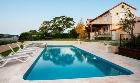 Entreprise pour la rénovation du carrelage d'une piscine de particulier Troyes